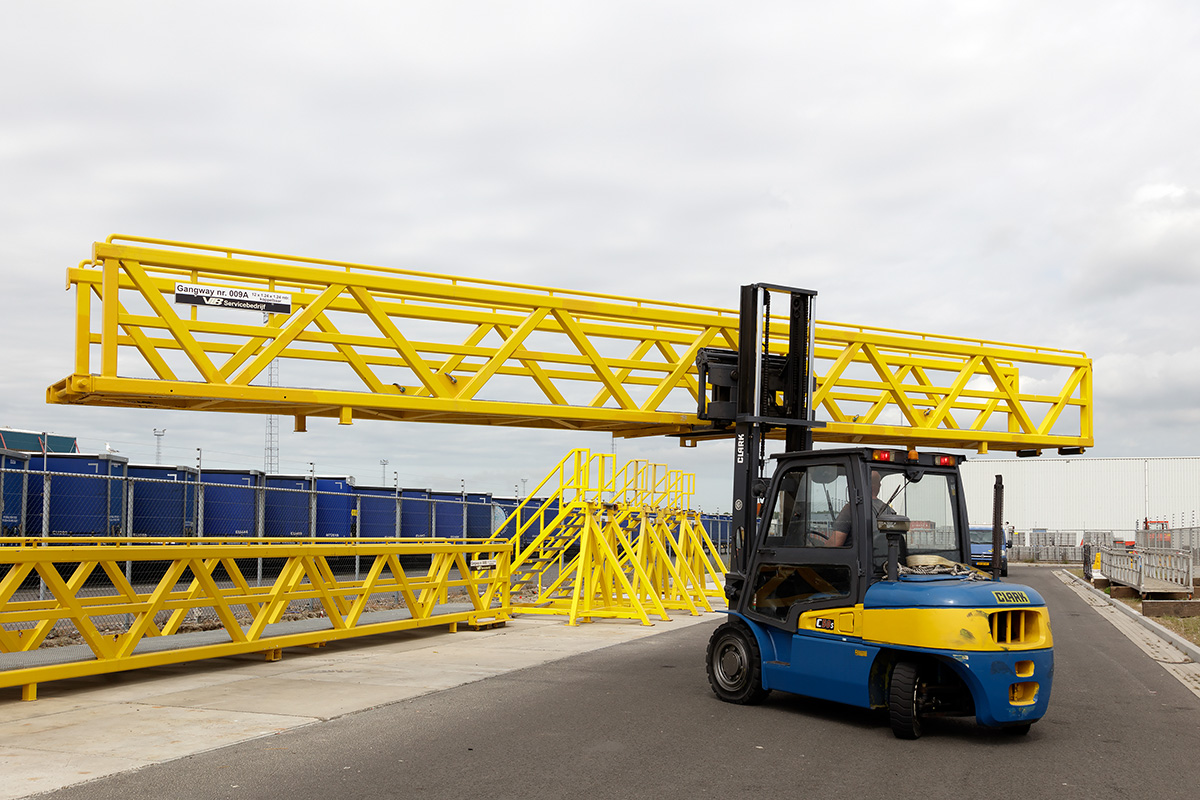 Foto van 2x Gangways 12m